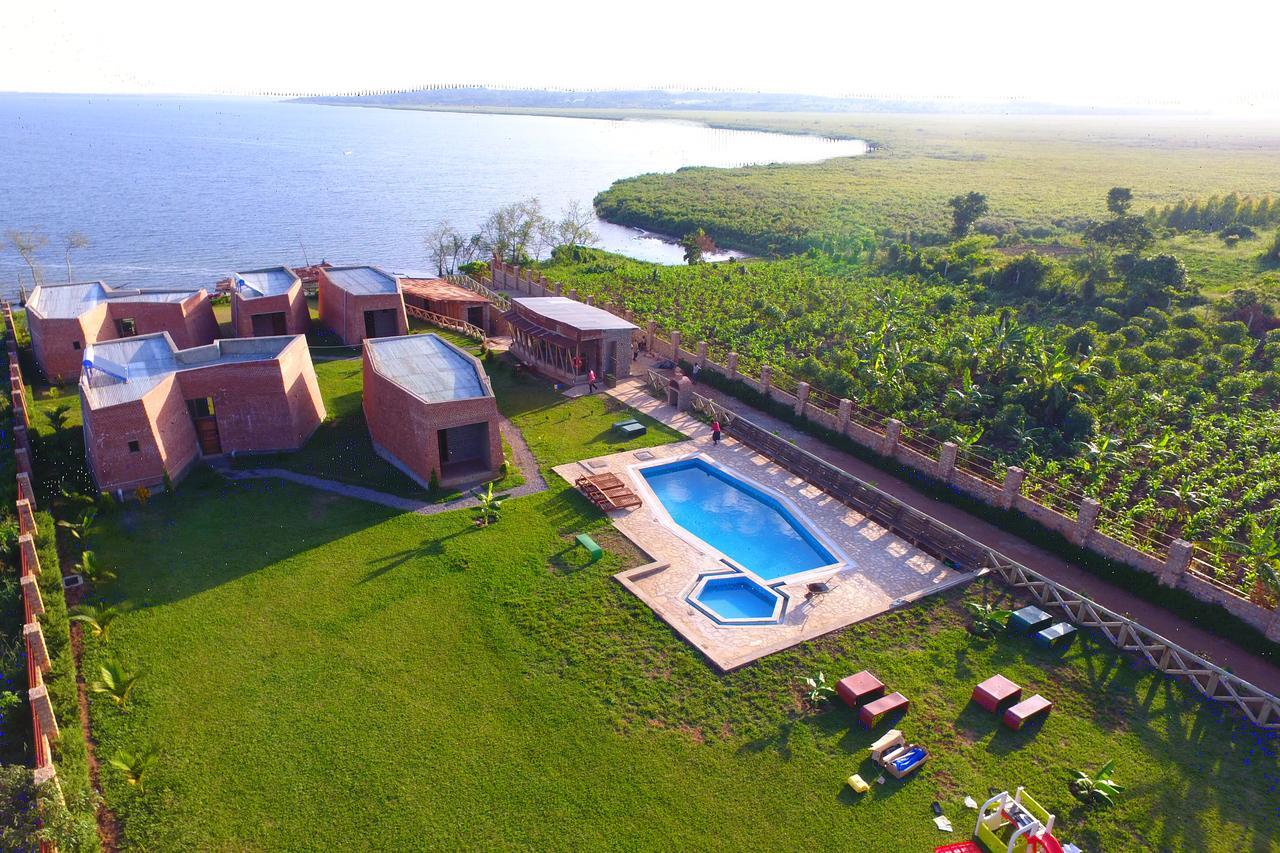 Buvi Lodge Limited เอนเทบเบ้ ภายนอก รูปภาพ