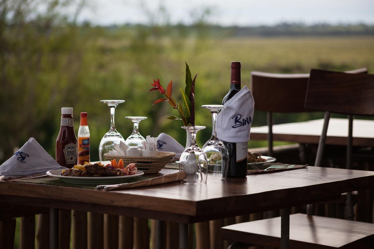 Buvi Lodge Limited เอนเทบเบ้ ภายนอก รูปภาพ