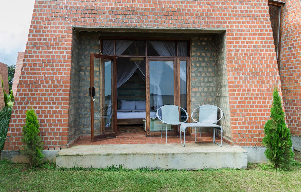 Buvi Lodge Limited เอนเทบเบ้ ภายนอก รูปภาพ