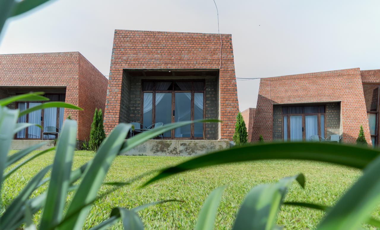 Buvi Lodge Limited เอนเทบเบ้ ภายนอก รูปภาพ